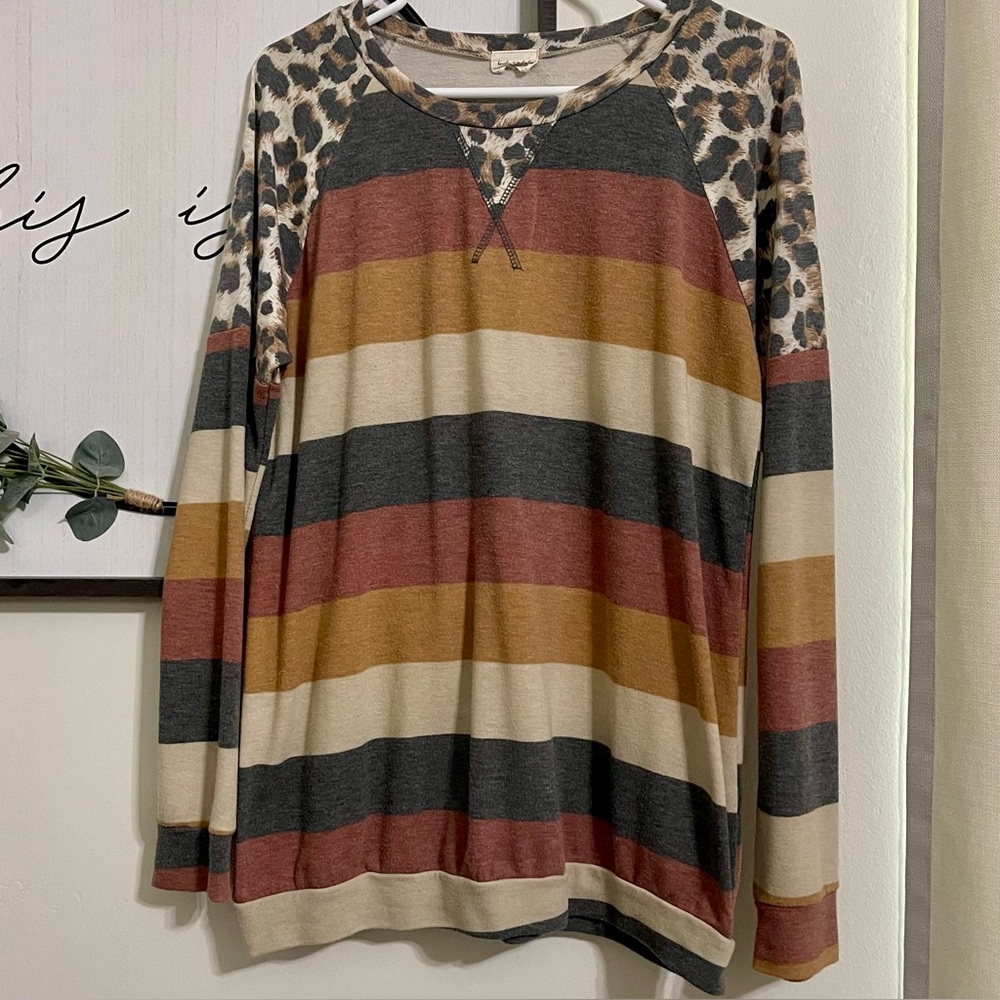 🎉3 / $9 DEAL 
Lovely Melody striped and animal print top